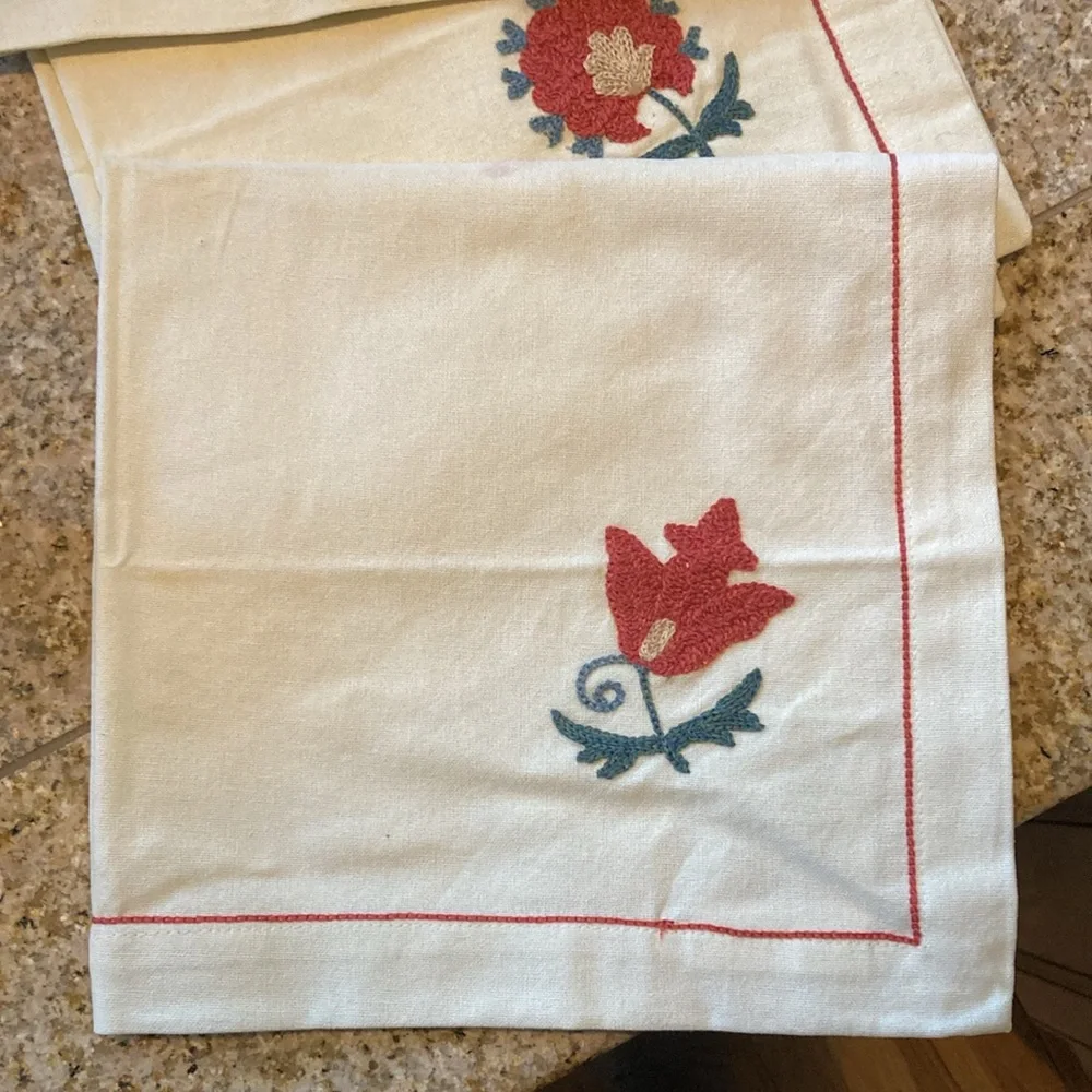 Williams Sonoma Napkins 100% Cotton NWOT Floral Embroidered Big Ecru/Coral Motif